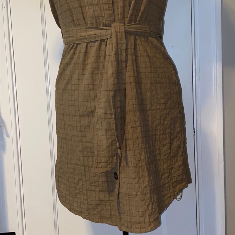 🤍 Lush Button-up Dress 🤍 - Picture 3 of 6